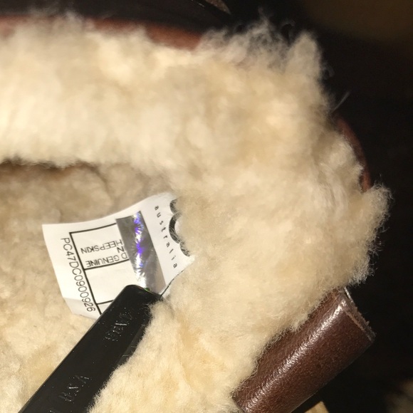 Ugg Savanna with box and copy of receipt - Picture 7 of 8